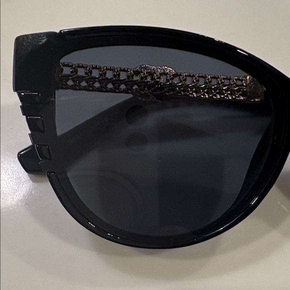 New Luxury Black and Gold Fashion Sunglasses - Lowered the price NO CASE - Picture 9 of 12